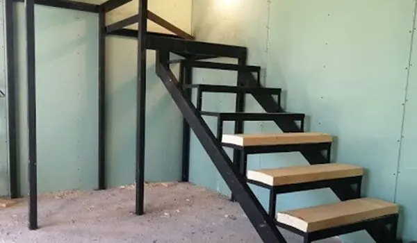 закрытый каркас для лестницы
